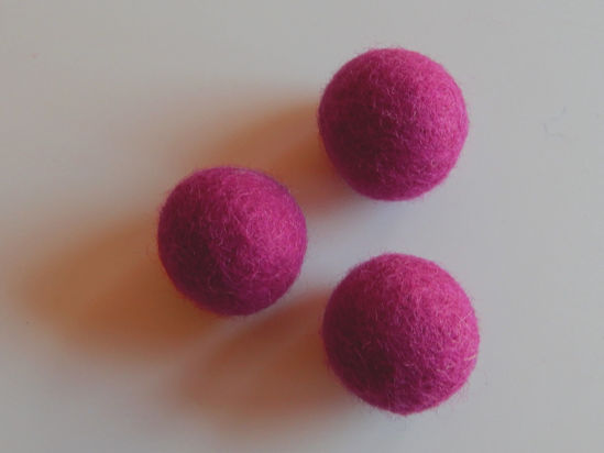 Bild von Filzkugel magenta 58 an Lager